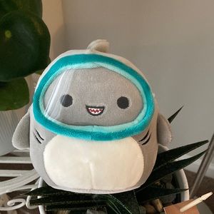 Squishmallow - Gordon the Shark 5”